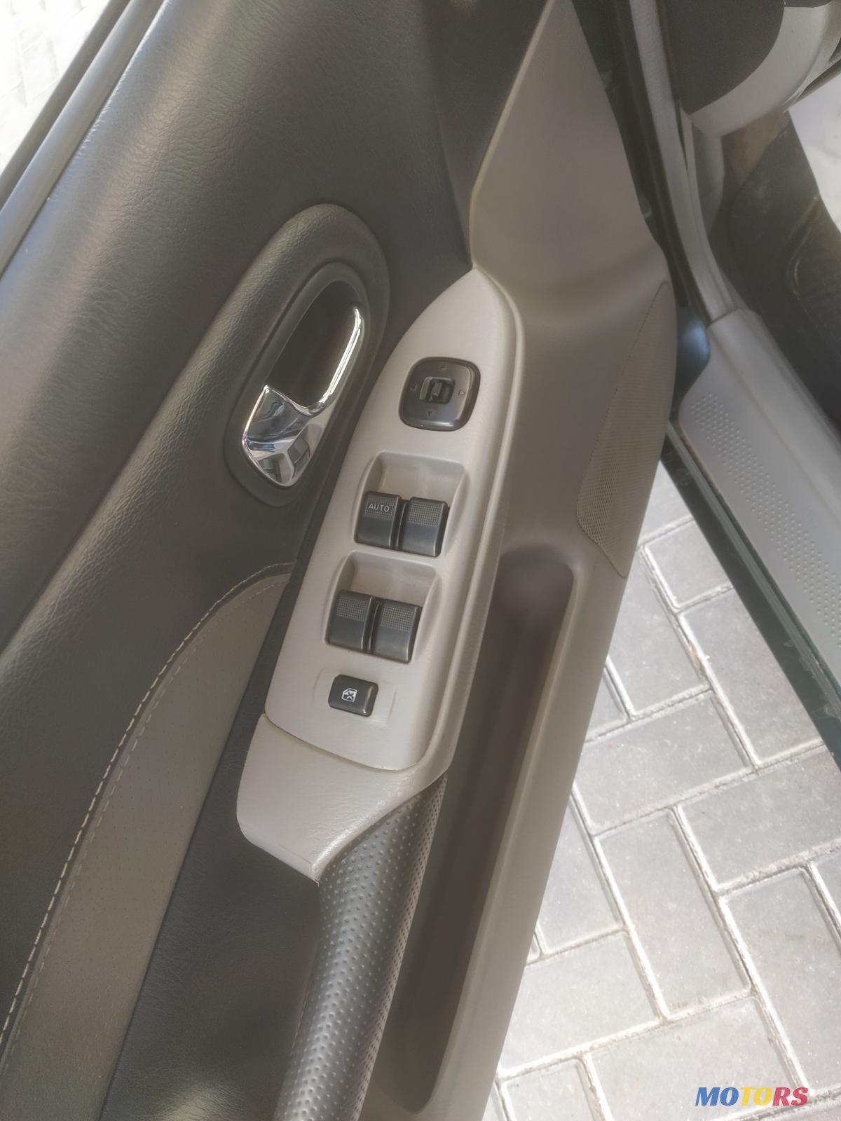 2001' Mazda 323 photo #6