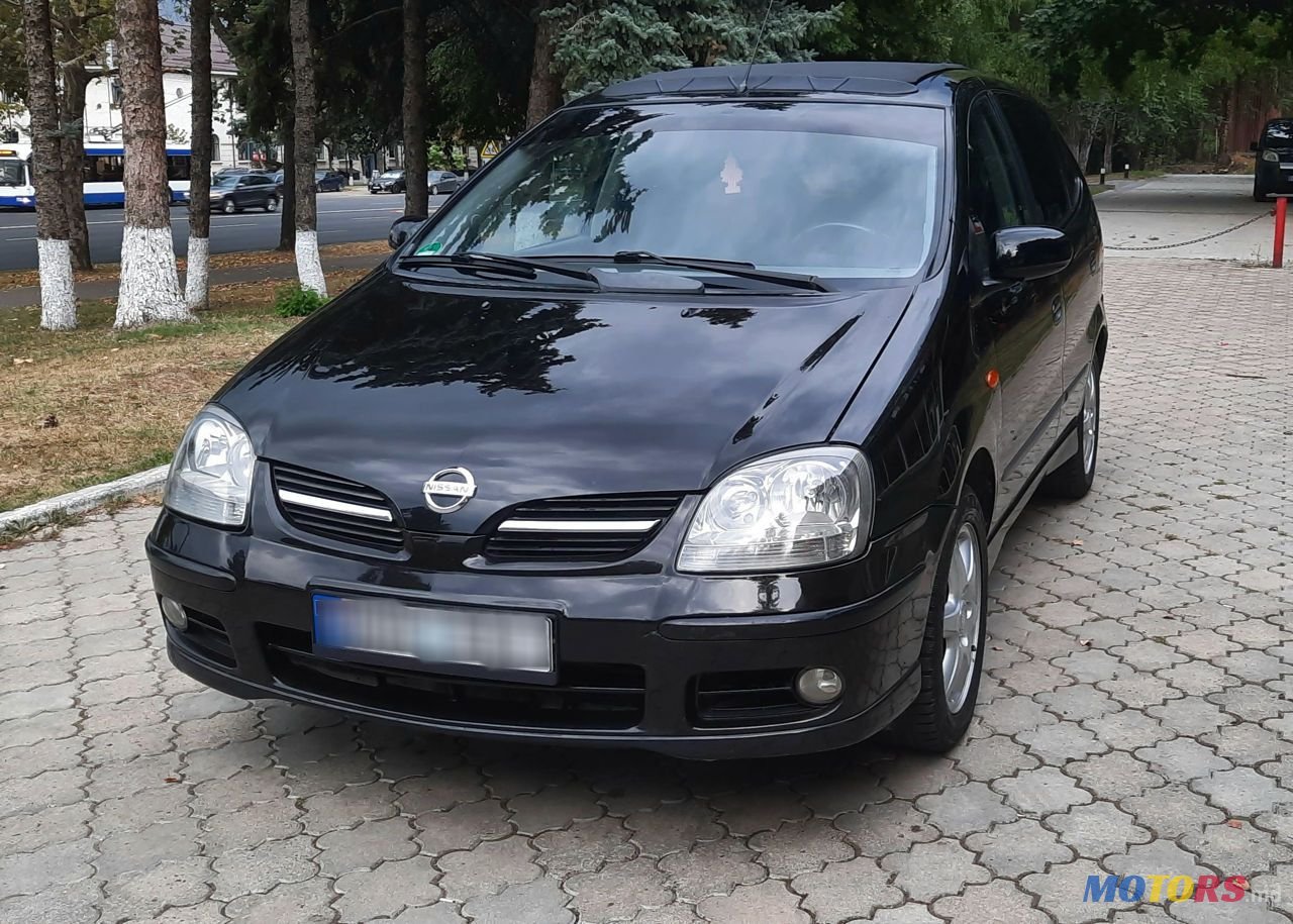 2004' Nissan Almera Tino photo #1