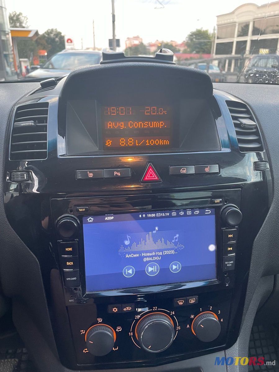 2011' Opel Zafira photo #6