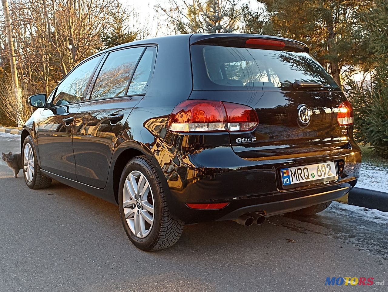 2011' Volkswagen Golf photo #2