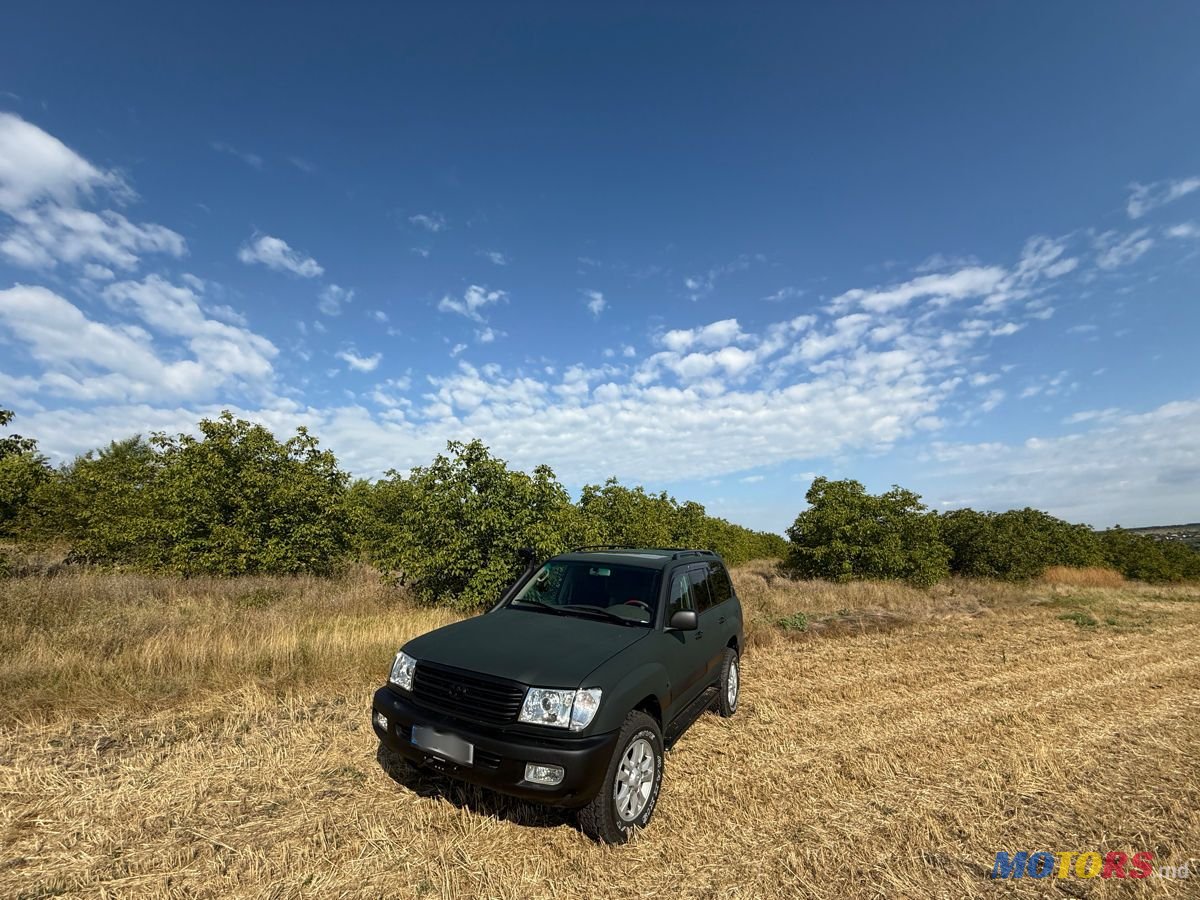 2001' Toyota Land Cruiser photo #2