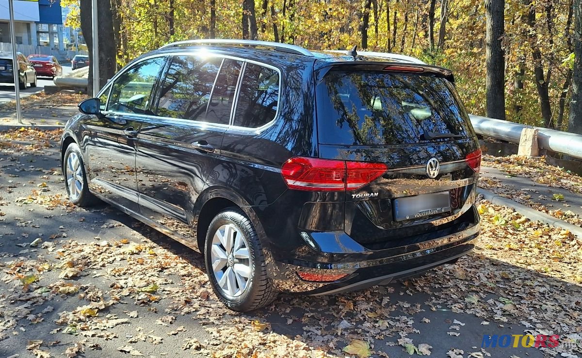 2016' Volkswagen Touran photo #3