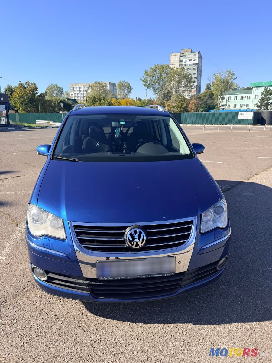 2009' Volkswagen Touran photo #1