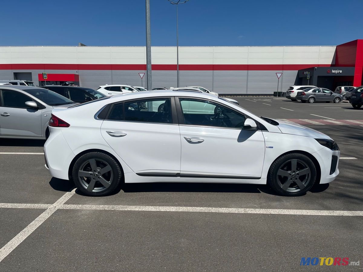 2017' Hyundai Ioniq photo #2