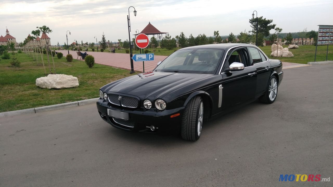 2009' Jaguar XJ photo #2
