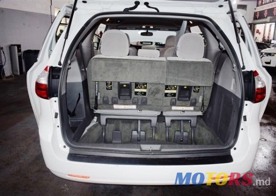 2017' Toyota Sienna photo #7