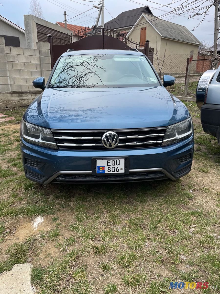 2018' Volkswagen Tiguan photo #3