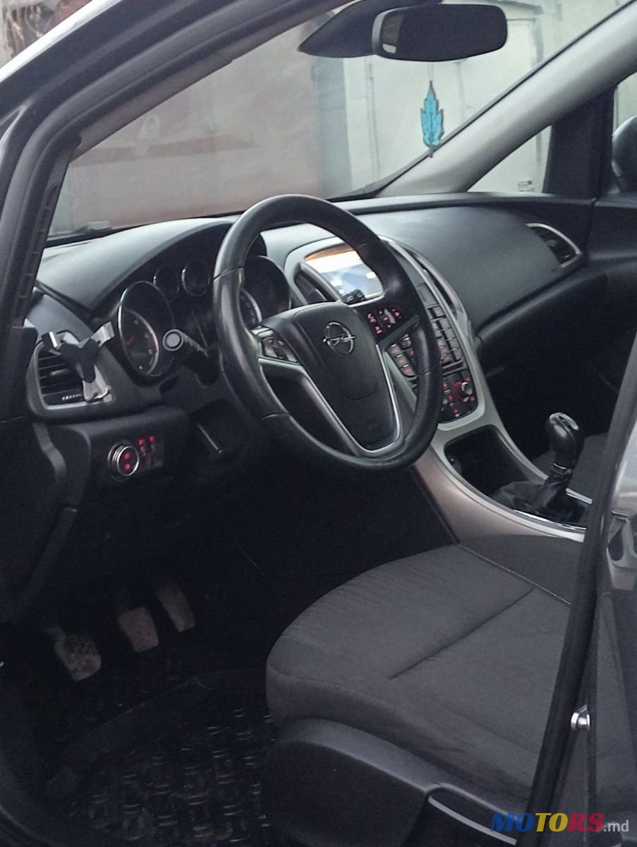 2011' Opel Astra photo #5