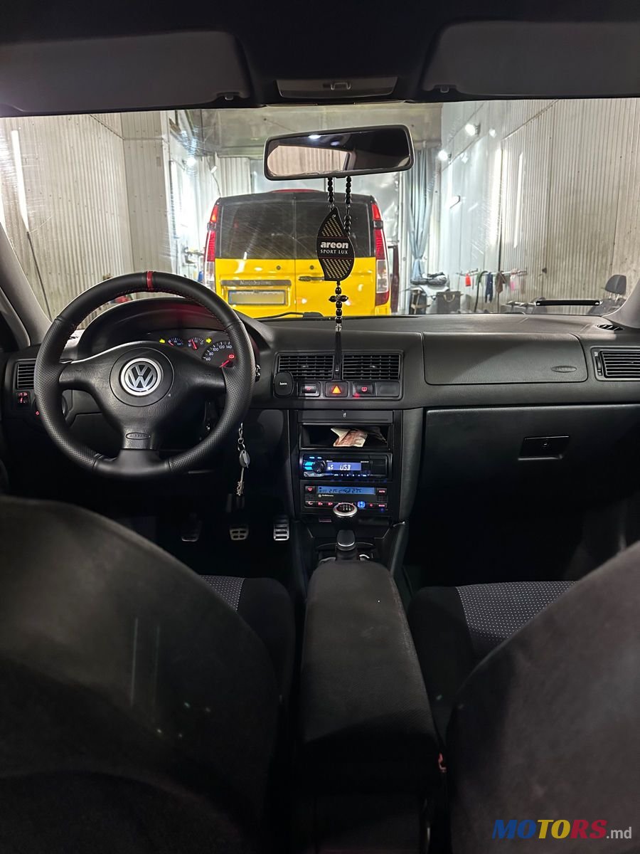 2002' Volkswagen Golf photo #6