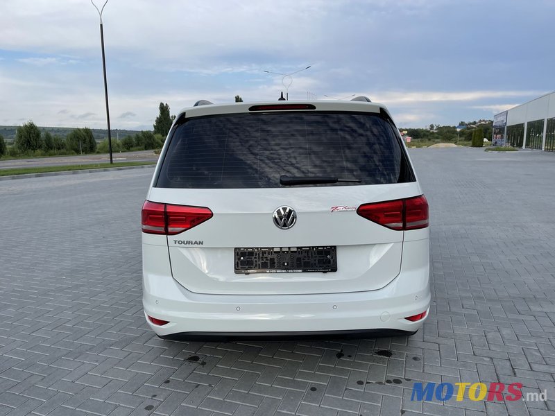 2018' Volkswagen Touran photo #5