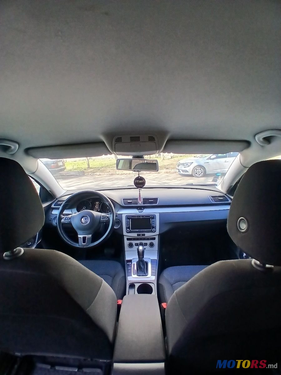 2015' Volkswagen Passat photo #5