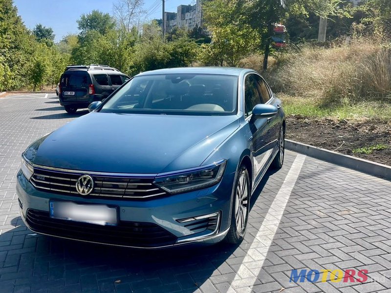 2018' Volkswagen Passat photo #1