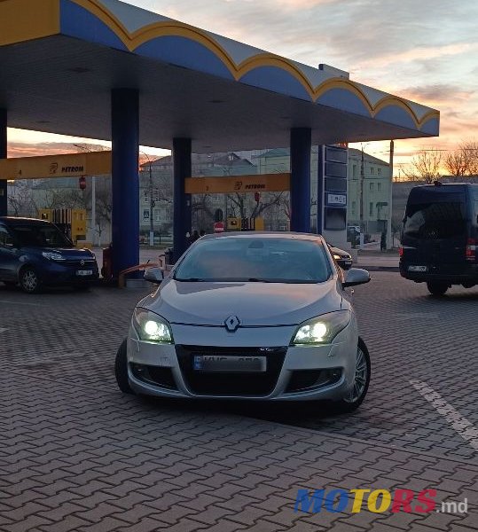 2011' Renault Megane photo #1