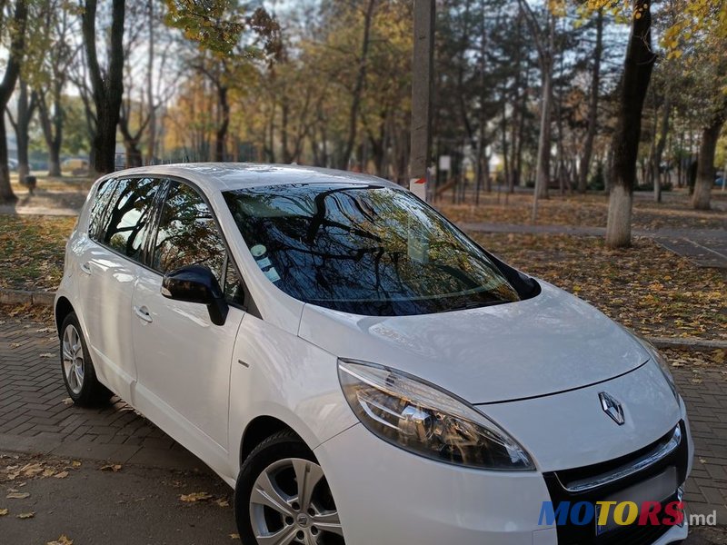 2012' Renault Scenic photo #2