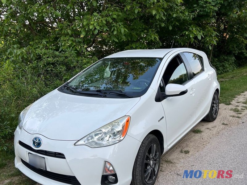 2012' Toyota Prius c photo #1