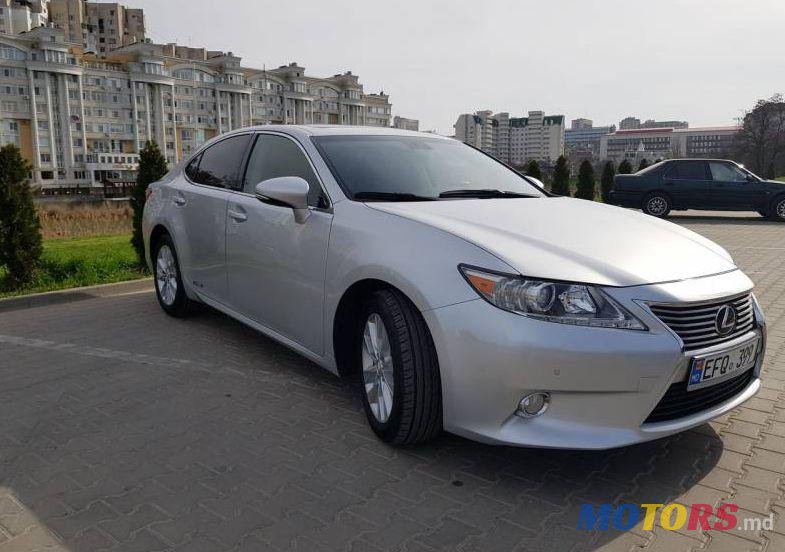 2014' Lexus ES photo #2