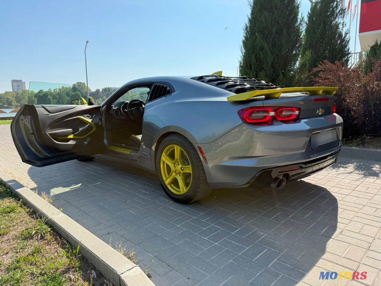 2020' Chevrolet Camaro photo #1