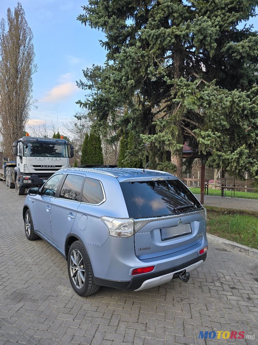 2014' Mitsubishi Outlander photo #6