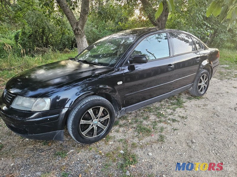 2001' Volkswagen Passat photo #4