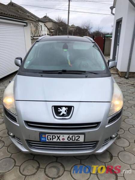 2011' Peugeot 5008 photo #1