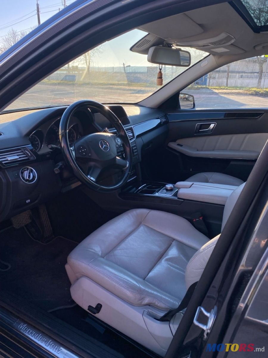 2011' Mercedes-Benz E-Class photo #2