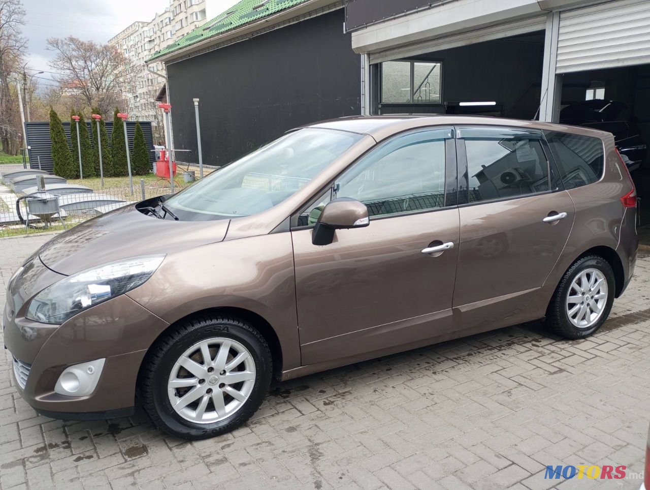 2009' Renault Grand Scenic photo #1