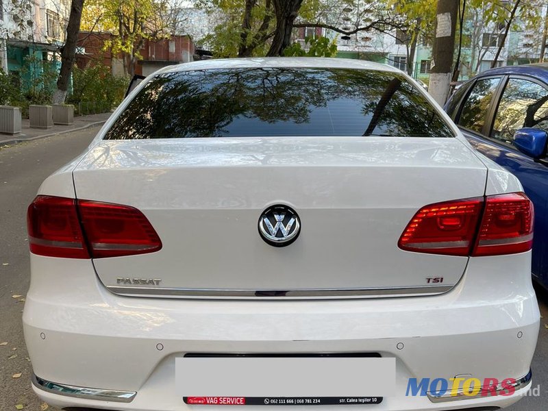 2015' Volkswagen Passat photo #2