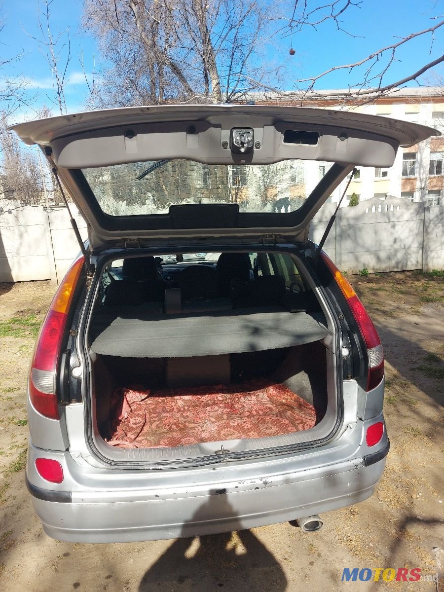 2000' Nissan Almera Tino photo #5
