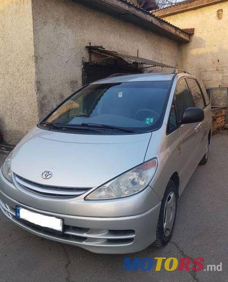 2002' Toyota Previa photo #1
