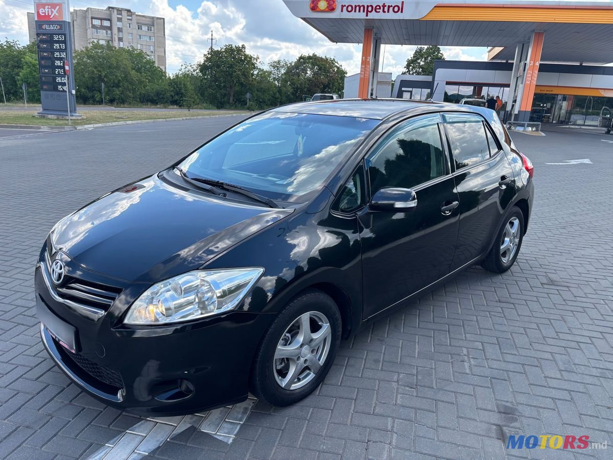 2012' Toyota Auris photo #1