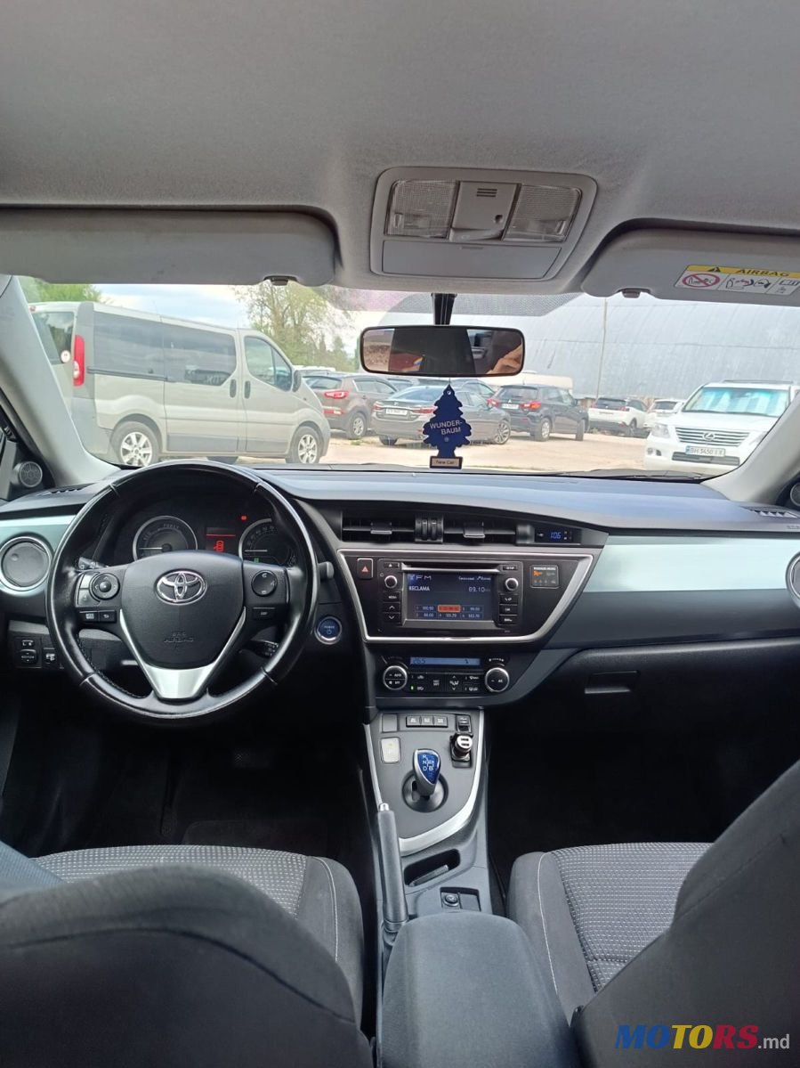 2013' Toyota Auris photo #3