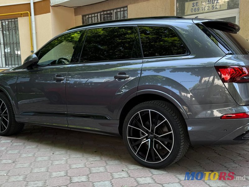 2021' Audi Q7 photo #2