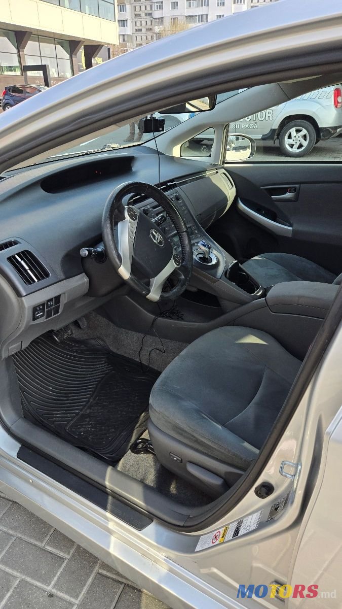 2010' Toyota Prius photo #6