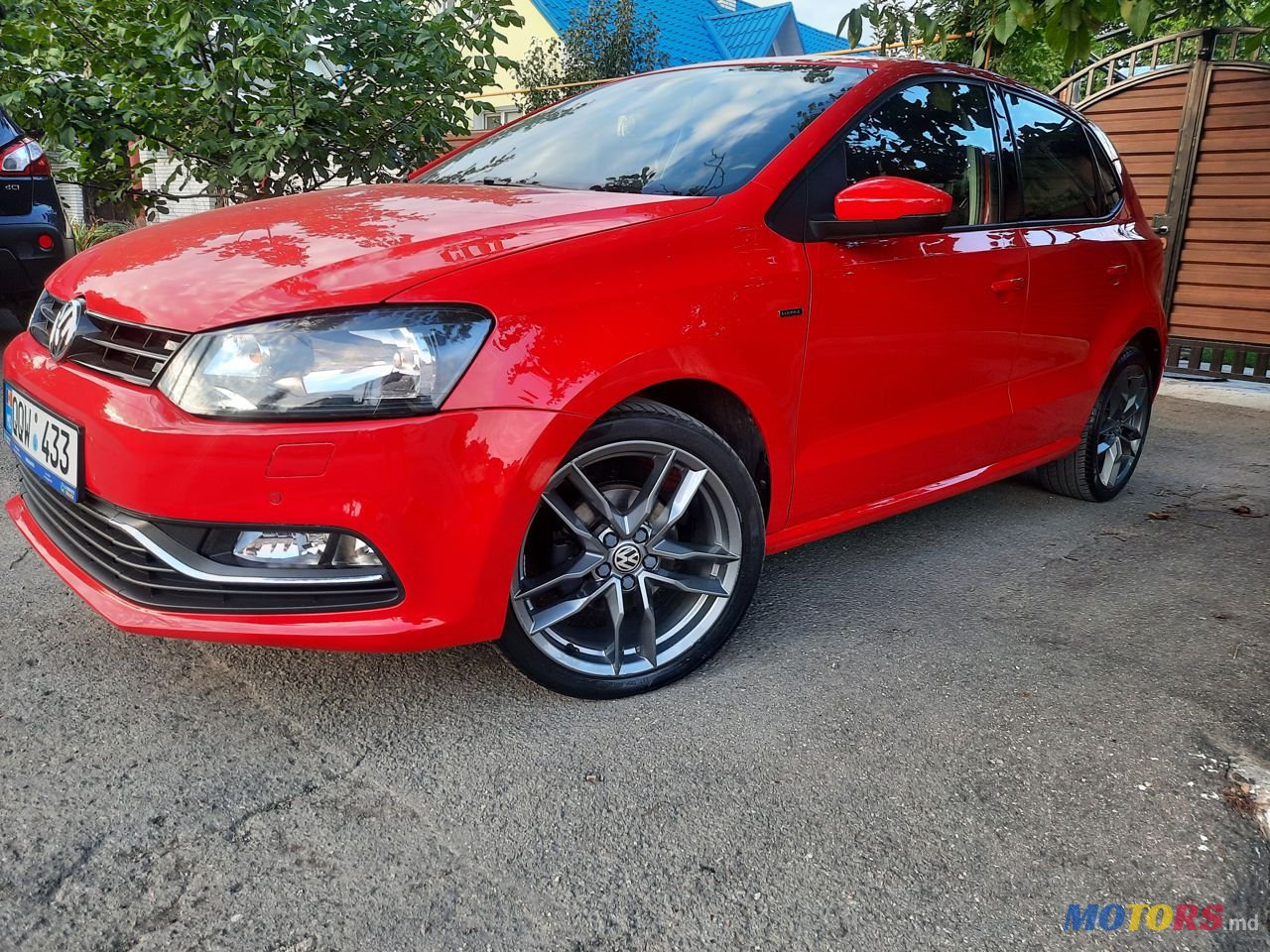 2015' Volkswagen Polo photo #2