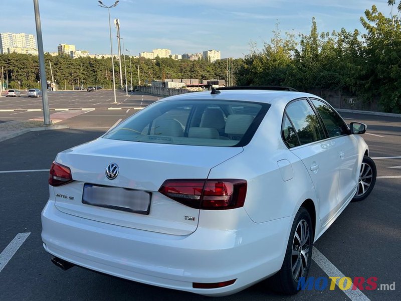 2017' Volkswagen Jetta photo #4