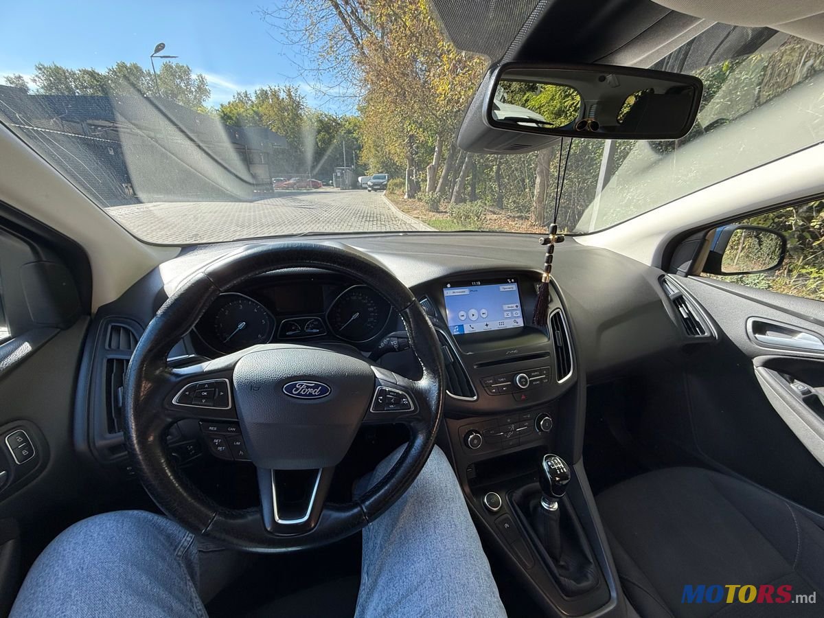 2017' Ford Focus photo #5