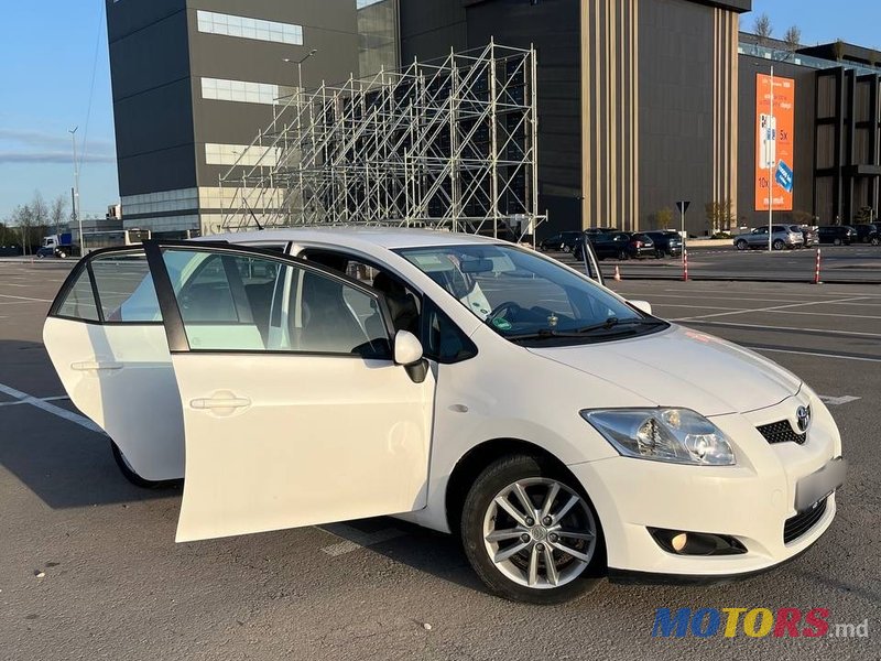 2009' Toyota Auris photo #4