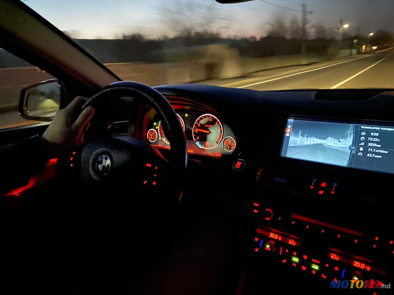 2011' BMW 5 Series photo #6