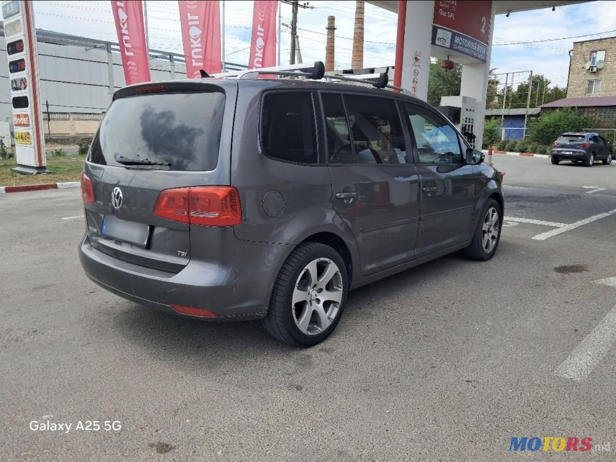 2011' Volkswagen Touran photo #5