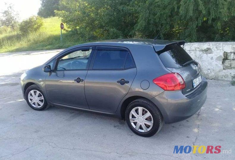 2007' Toyota Auris photo #2