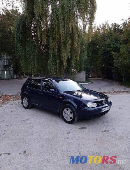 2002' Volkswagen Golf photo #1