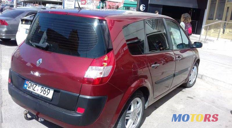 2005' Renault Grand Scenic photo #2