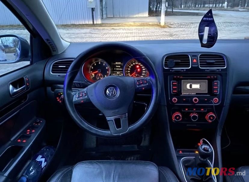 2010' Volkswagen Golf photo #5