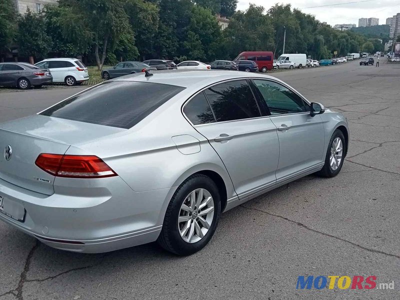 2015' Volkswagen Passat photo #2