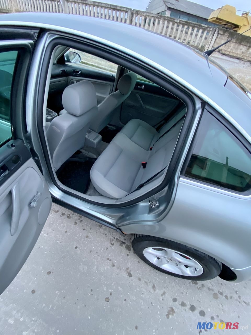 2005' Volkswagen Passat photo #3