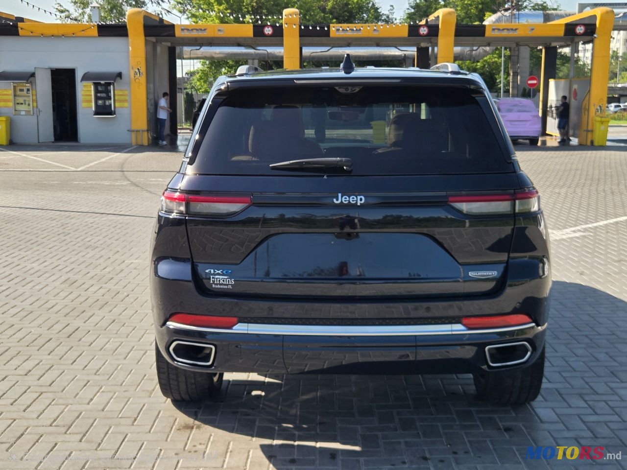 2022' Jeep Grand Cherokee photo #3