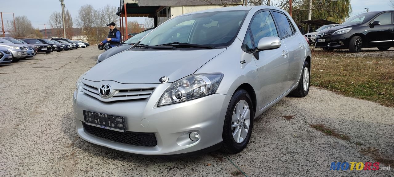 2012' Toyota Auris photo #5