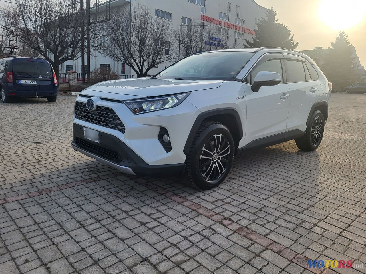 2019' Toyota RAV4 photo #3