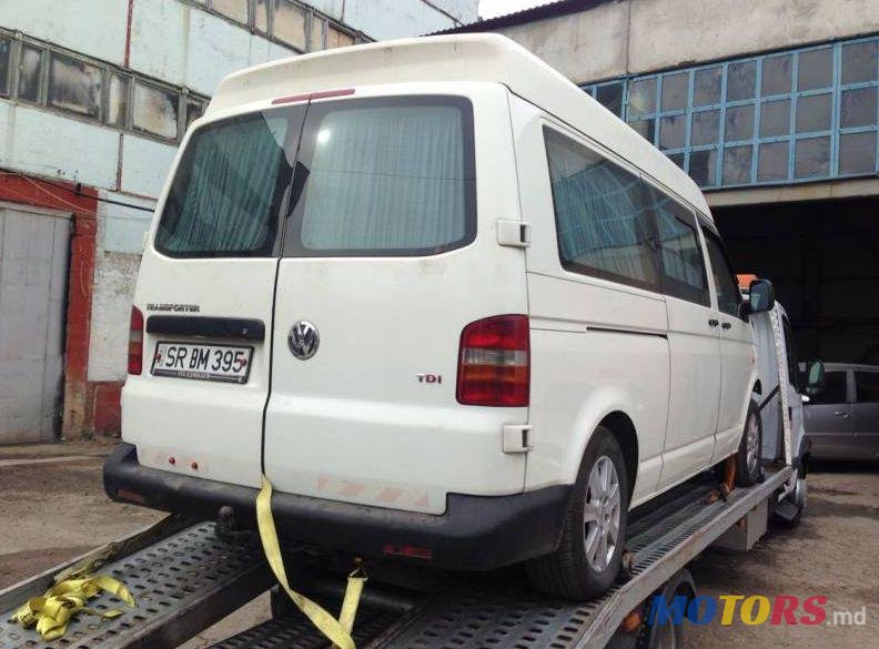 2005' Volkswagen Caravelle photo #1