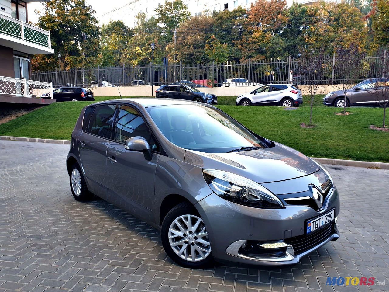 2013' Renault Scenic photo #1